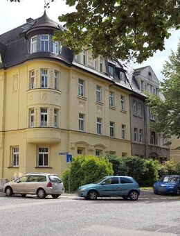 Ab 01.03.26!!!Schöne 2-Raum-Wohnung in Kulturdenkmal! 1. DG, Bad mit Wanne, offener Kochbereich und Balkon - Zwickau
