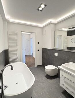 Ruhiger Erstbezug! + Parkett + Fußbodenheizung + 30 m² Wohnen & Essen + Wanne & Dusche + LED-Licht - Leipzig