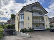 Großzügige, frei verfügbare 2-Zi-ETW mit EBK, Balkon mit Gartenfeeling, Aufzug & TG-Platz - Gundelf. - Gundelfingen