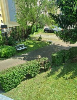 Zentrale 2 Raum Wohnung mit Balkon und Einbauküche - Riesa