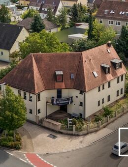Enormes Potenzial! Zweifamilienhaus mit ausbaufähigem Dachgeschoss und separatem Baugrundstück - Stein (Bayern)
