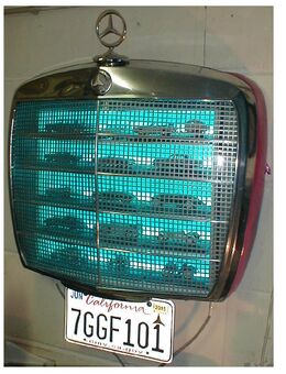 Mercedes Kühlergrill W108-9 Automodellregal Vitrine mit Modellen - Büttelborn