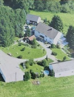 Ländlich & grün gelegenes Anwesen: 2 Wohnhäuser, 2 Hallen und Nebengebäude incl. 56000m² Grund - Radevormwald (Stadt auf der Höhe)