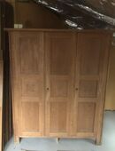 Bauernschrank mit Gravuren im Holz in 79725