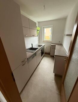 Helle 3-Zimmer-Wohnung mit Balkon und moderner EBK sucht Mieter - Flöha