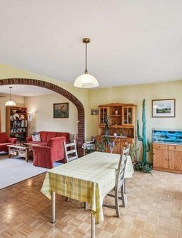 Familienfreundliches Einfamilienhaus mit Süd-/West-Terrasse und großem Garten - Stelle