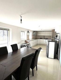 Schön geschnittene 4-Zimmer-Wohnung mit grosser Terrasse und Garten - Wartenberg (Bayern)