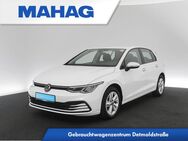 VW Golf, 1.5 TSI VIII LIFE NaviPro, Jahr 2020 - München