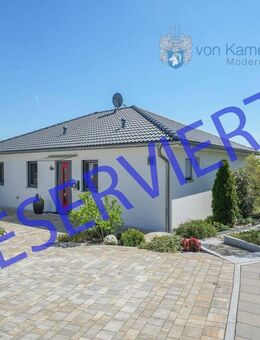 Wohnen auf einer Ebene - Barrierefreier Bungalow (KFW 40+) mit Wohlfühlgarten in ruhiger Lage - Scheinfeld