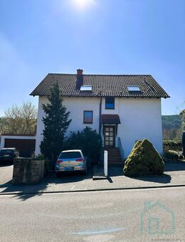 Schöne Dachgeschosswohnung mit Balkon in einem sehr ruhigen 3-Familienhaus - Bad Dürkheim