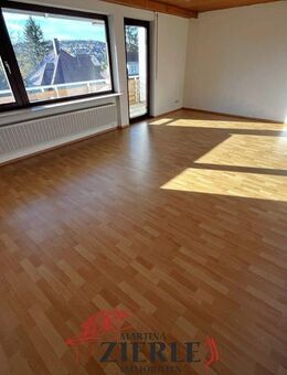 Doppelhaushälfte in gefragter Lage mit fantastischer Aussicht, mit Terrasse, Balkon und Garage! - Uhingen