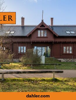 Living in a listed building - attic apartment with 4 rooms on Jungfernsee in a premium location - Potsdam