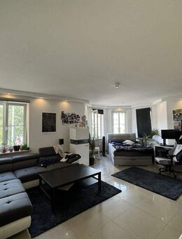 Große und gemütliche 4 Zimmerwohnung /120m² mit EBK / Kochinsel und Balkon zu vermieten. - Augsburg