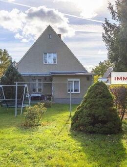IMMOBERLIN.DE - Klassisches Haus mit großem Garten in Harmonielage am Stadtrand - Kleinmachnow