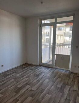 Sehr schöne gepflegte 1-Raumwohnung mit Einbauküche und Balkon in Magdeburg-Reform- Uni Nähe zu vermieten - Magdeburg