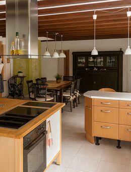 Geräumiges Zweifamilienhaus in malerischer Hanglage mit separater Einliegerwohnung. - Kirchhundem