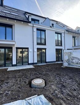 Gemütliche NEUBAU-DG-Wohnung über zwei Etagen, Speichergeschoss, Terrasse und Balkon - München