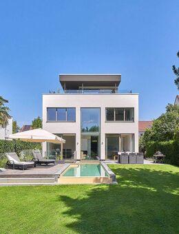 Herausragendes Design im Bauhausstil: Exklusive Familienvilla von 2017 mit Pool, Wärmepumpe und PV - Gräfelfing