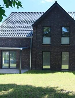 Moderne Haushälfte mit Wärmepumpe, zwei Bädern und überdachter Terrasse - Leer (Ostfriesland)