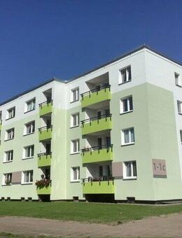 Teilsanierte und helle 3 Zimmer-Wohnung mit Balkon - Bielefeld