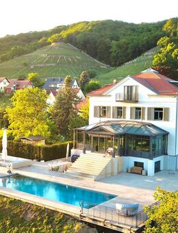 Repräsentative Villa mit Fernblick - in ruhiger Lage inmitten der Pillnitzer Königlichen Weinberge - Dresden