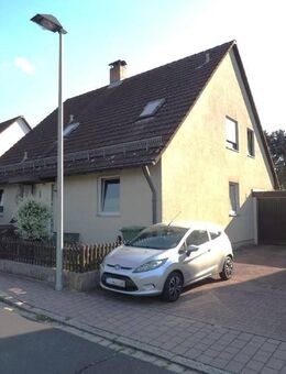 Vermietetes 1-2 Familienhaus mit 2 Garagen in Feucht - Feucht