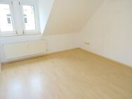 * mit Küche und Fahrstuhl * 2 Zimmer DG Wohnung im Zentrum von Zwickau zu vermieten! - Zwickau