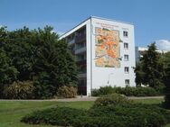 Schöne 3,5 Zimmer Wohnung, Balkon, Fahrstuhl, Badewanne, Abstellraum, Küche mit Fenster - Halle (Saale)