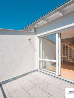Wunderschöne 2-Zimmer DG-Wohnung mit ausgebautem Dachgeschoss, Südbalkon und TG-Stellplatz - Schwaikheim