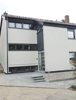 Saniertes großes Reiheneckhaus mit Garten und Garage in toller Lage von Lörrach-Salzert - Lörrach