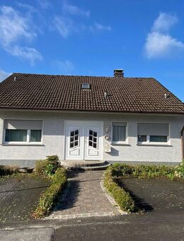 Neuwertige Ölheizung inklusive – Einfamilienhaus mit Einliegerwohnung im Grünen - Arnsberg