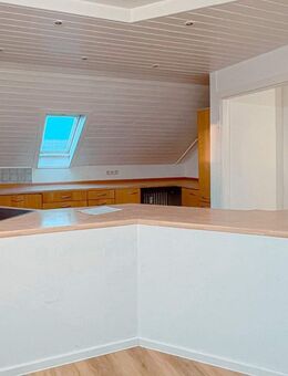 Gemütliche 2-Zi-Dachgeschosswohnung in schöner Lage von Alt-Fechenheim - Frankfurt (Main)