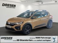 Dacia Sandero, Stepway Expression TCe 90, Jahr 2022 - Mönchengladbach