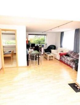 2 Zimmer-Küche-Bad-Wohnung im Erdgeschoß mit kleiner Terrasse und separatem Eingang in Eschwege - Eschwege