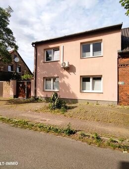 Einfamilienhaus mit Wintergarten, Carport und hübschen Grundstück in Greppin - Bitterfeld-Wolfen