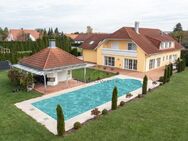 *großzügige Villa* mit großem Garten und eigenem Pool in Fellheim - Memmingen Zentrum