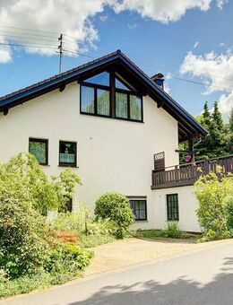 Charmantes und geräumiges Familienhaus mit tollem Wohngarten in Streithausen - Streithausen