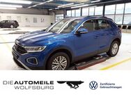 VW T-Roc, 1.0 TSI Life TravelAssist, Jahr 2023 - Wolfsburg