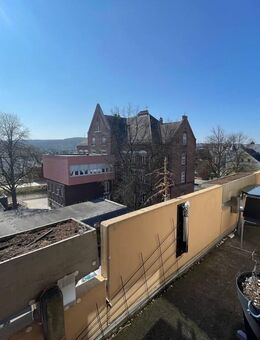 Mitten in Neheim: 3-Zimmer-Dachgeschosswohnung im 3. Stock mit großem Balkon - Arnsberg