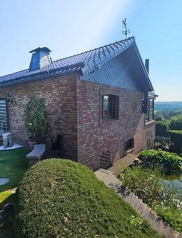 Idyllisch gelegenes Wohnhaus mit Wintergarten, Kamin und Garage in schöner Aussichtslage bei Hennef! - Hennef (Sieg)