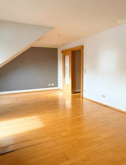 Dachgeschosswohnung mit allem, was man sucht: Moderner Grundriss, ruhige Lage und Balkon - Nördlingen