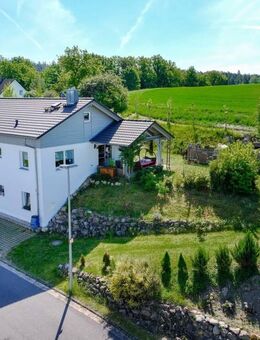 Modernes Wohnhaus Bj. 2018 in idyllischer Ortsrandlage In direkter Nähe zum Schloß Tambach und dem Golfclub Coburg - Weitramsdorf