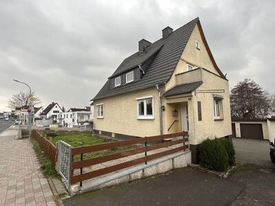 Ihr neues Zweifamilienhaus mit 2 Garagen und 2 Parkplätzen in guter Lage