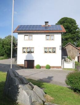 Ruhmannsfelden: Mehrgenerationenhaus m. Photovoltaikanlage u. 3 sep. Eingängen - Patersdorf