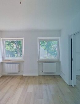 ** Für Familien: Vollständig renovierte 5-Zimmer-Wohnung mit TAGESLICHTBAD und TERRASSE in Roding! ** - Roding