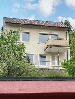 "RESERVIERT" Haus mit Aussicht zum herrichten auf großem Grundstück mit zwei Garagen - Pforzheim