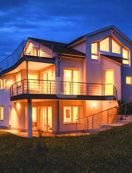 WINDISCH - Einzigartiges, modernes Architektenhaus auf großem Hanggrundstück mit Panoramaseeblick! - Herrsching (Ammersee)