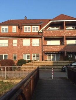 Helle, große 3 Zimmer-Wohnung mit Terrasse, Parkplatz und Kellerraum - Buxtehude