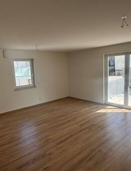 Neubau 2 Zimmer EG Wohnung mit Garten, Keller ,Tiefgarage & Stellplatz - Schmiechen