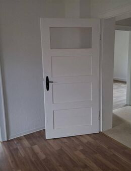 2-Raum-Whg., Bad mit Fenster, Badewanne incl. Dusche, neu renoviert / auch ALG I/II mögl. - Seifhennersdorf
